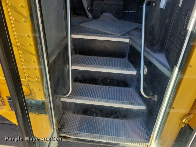 image for item KA9996 1998 Thomas Built 1010S school bus