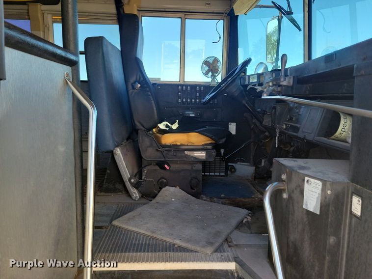 image for item KA9996 1998 Thomas Built 1010S school bus