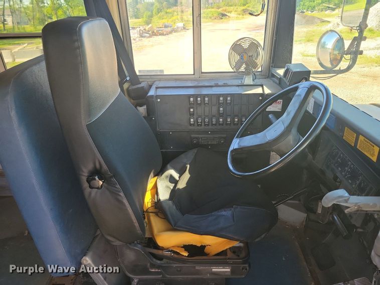 image for item KA9996 1998 Thomas Built 1010S school bus