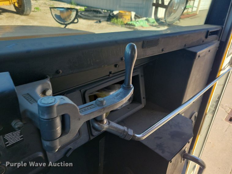 image for item KA9996 1998 Thomas Built 1010S school bus