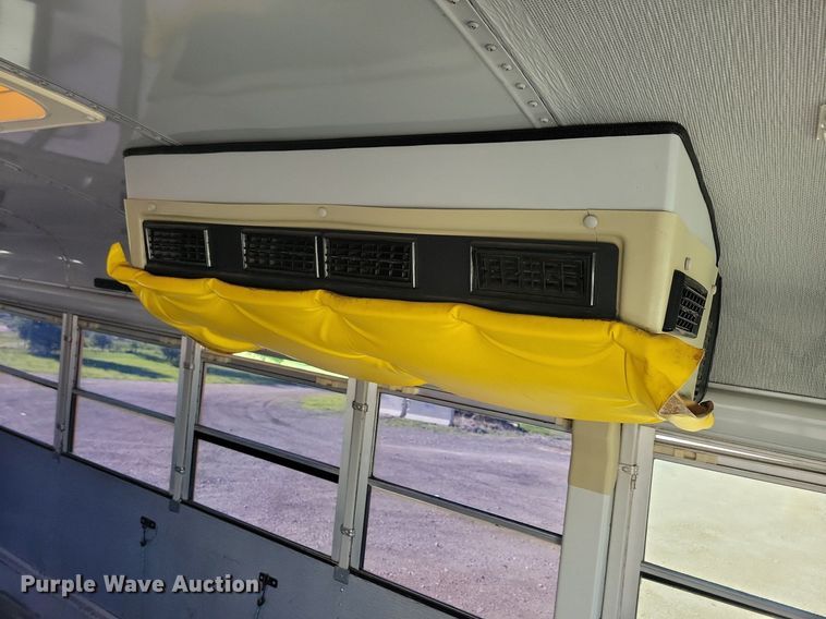 image for item KA9996 1998 Thomas Built 1010S school bus