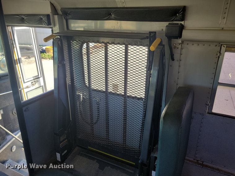 image for item KA9996 1998 Thomas Built 1010S school bus