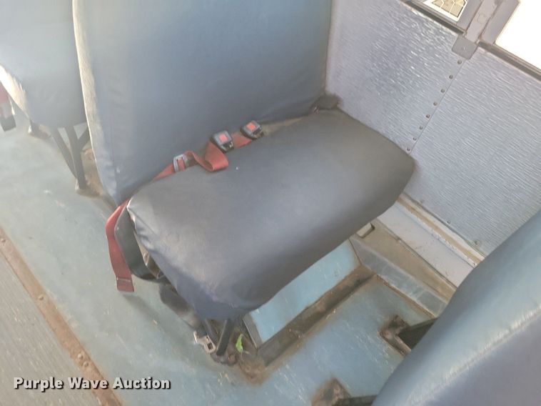 image for item KA9996 1998 Thomas Built 1010S school bus