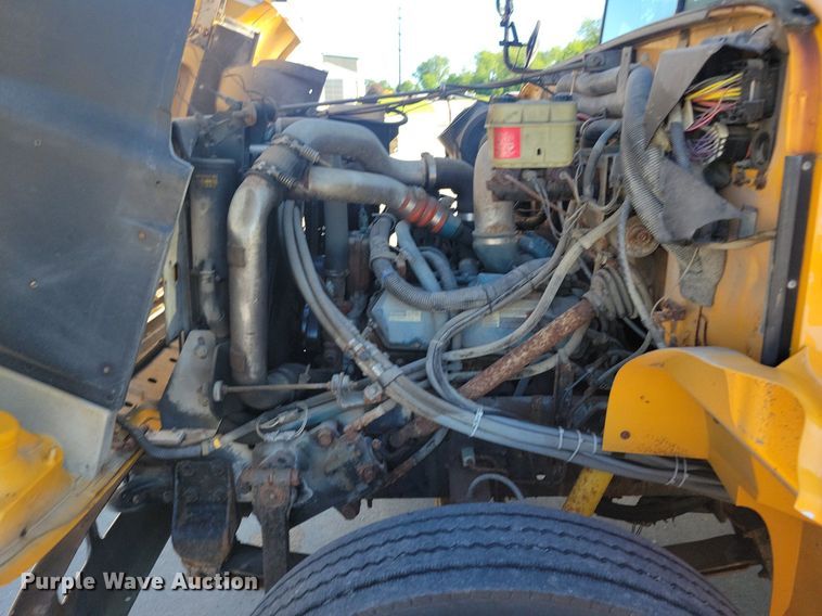 image for item KA9996 1998 Thomas Built 1010S school bus