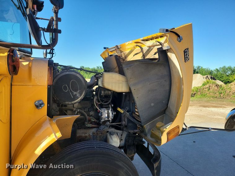 image for item KA9996 1998 Thomas Built 1010S school bus