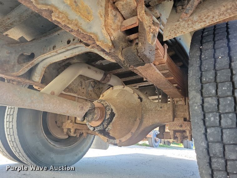 image for item KA9996 1998 Thomas Built 1010S school bus