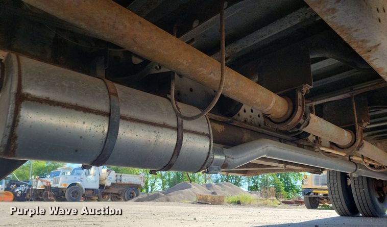 image for item KA9996 1998 Thomas Built 1010S school bus