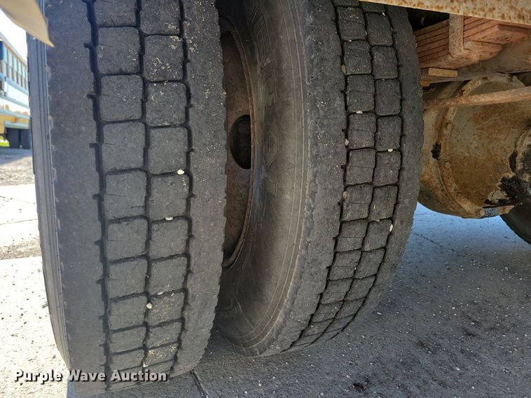 image for item KA9996 1998 Thomas Built 1010S school bus