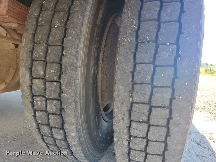 image for item KA9996 1998 Thomas Built 1010S school bus