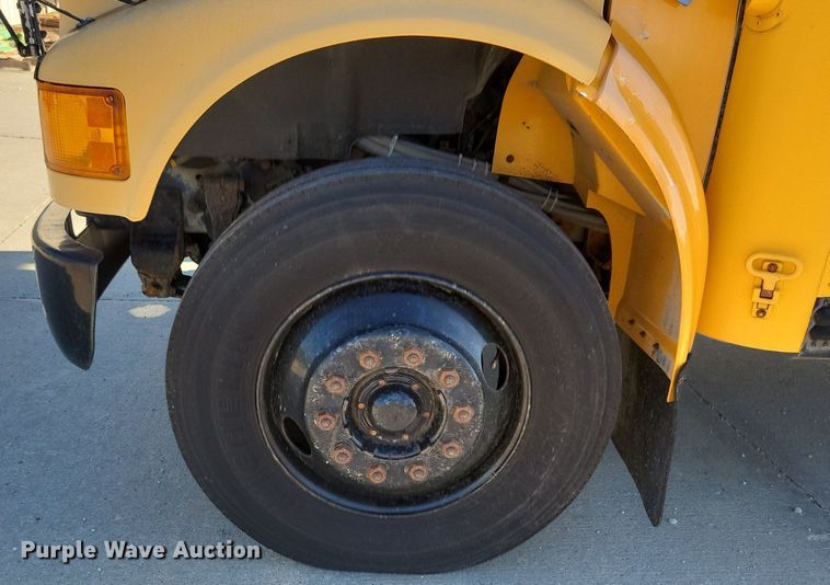 image for item KA9996 1998 Thomas Built 1010S school bus