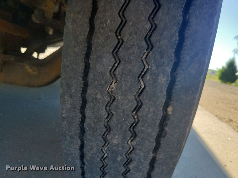 image for item KA9996 1998 Thomas Built 1010S school bus