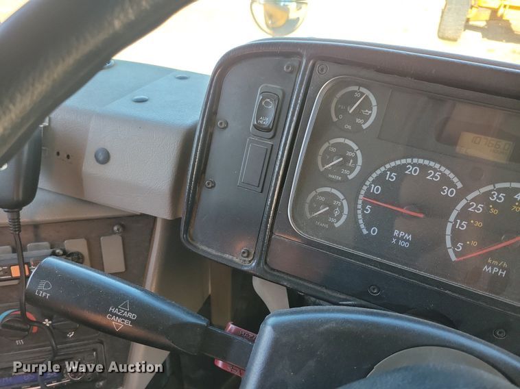 image for item KA9997 2005 Thomas Built 120PS school bus