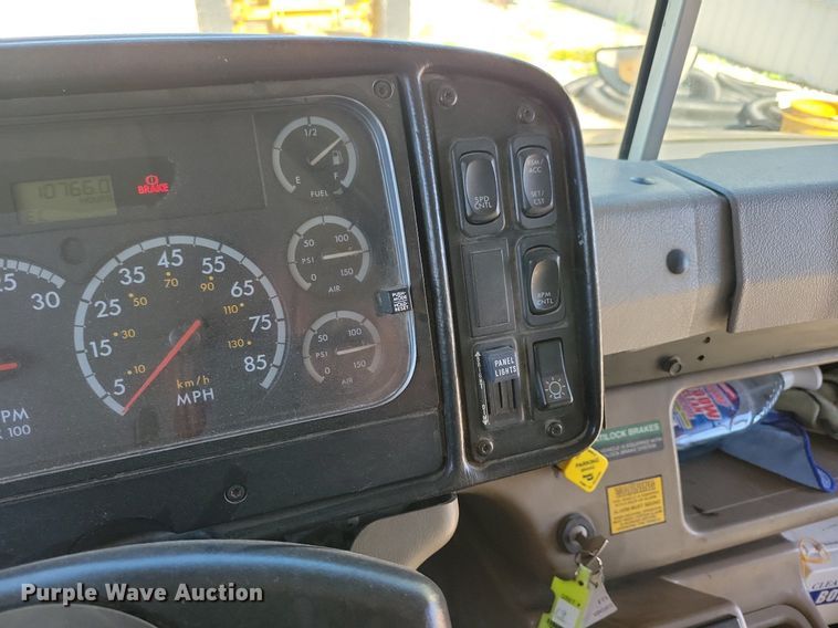 image for item KA9997 2005 Thomas Built 120PS school bus