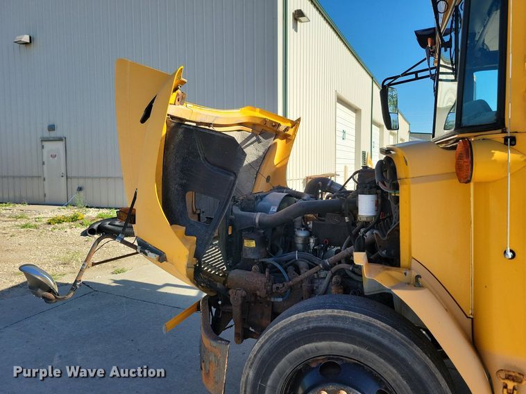 image for item KA9997 2005 Thomas Built 120PS school bus