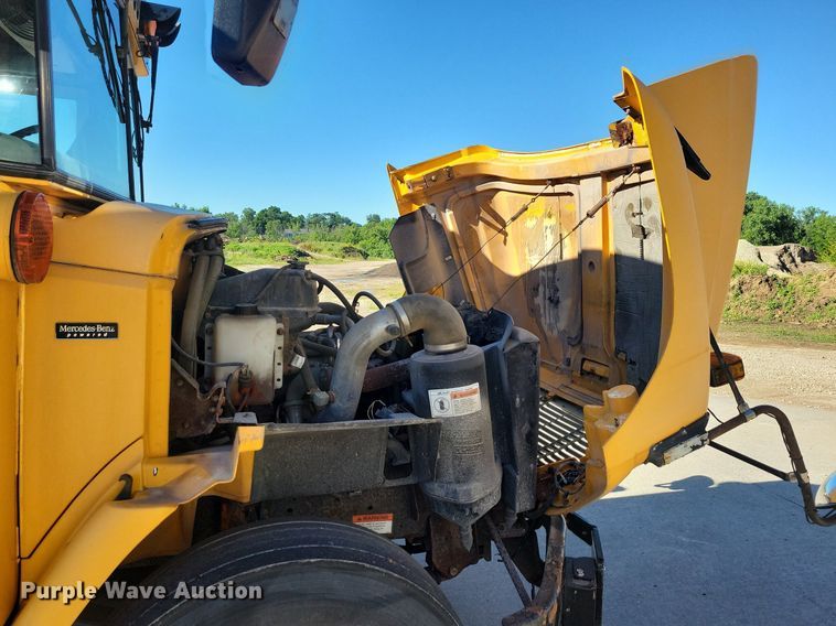 image for item KA9997 2005 Thomas Built 120PS school bus