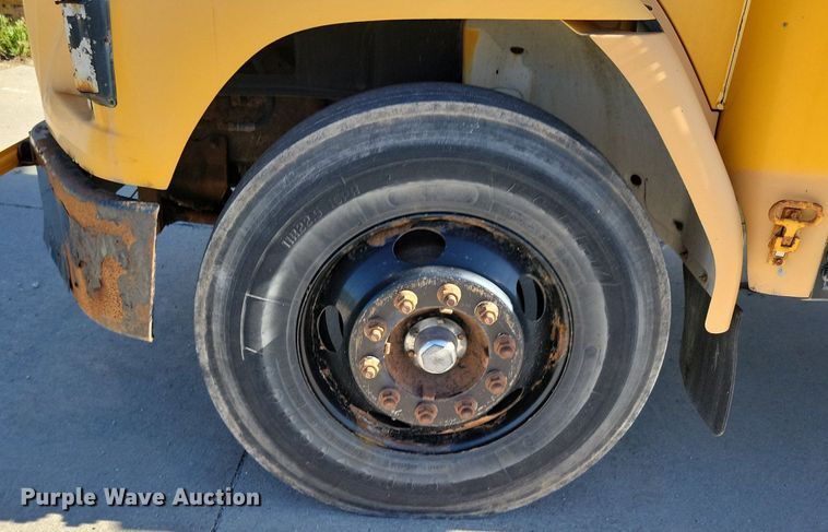 image for item KA9997 2005 Thomas Built 120PS school bus