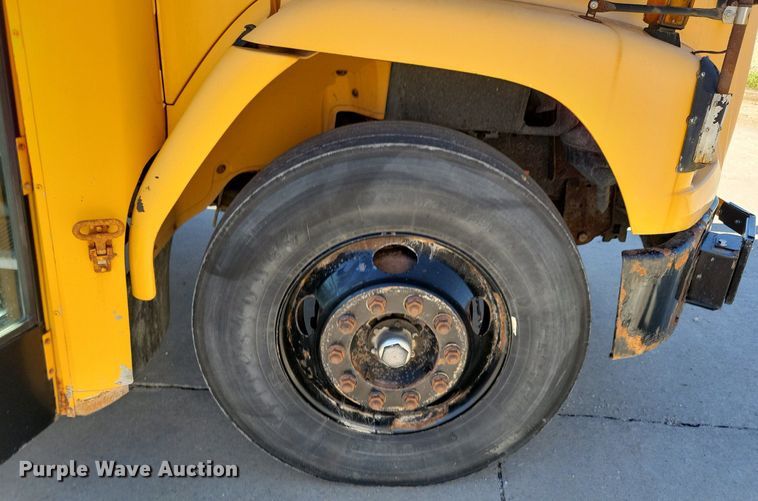 image for item KA9997 2005 Thomas Built 120PS school bus