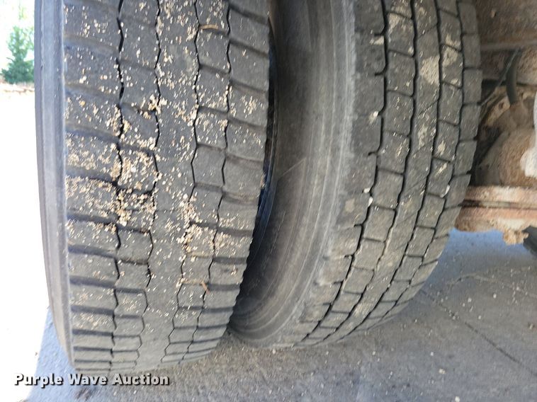 image for item KA9997 2005 Thomas Built 120PS school bus