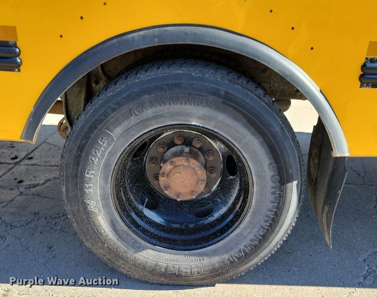 image for item KA9997 2005 Thomas Built 120PS school bus