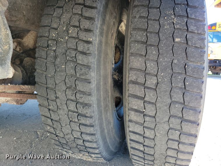 image for item KA9997 2005 Thomas Built 120PS school bus