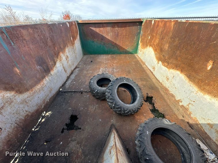 image for item LK9675 Roll-off dumpster