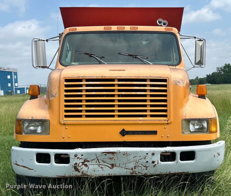 image for item NB9401 1998 International  4700 pothole patcher truck