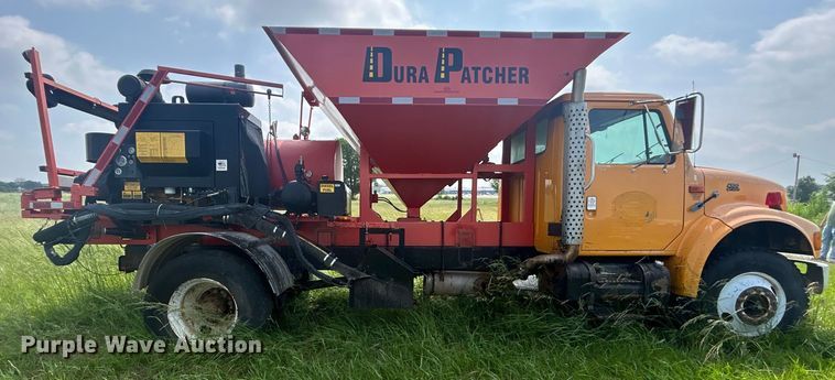 image for item NB9401 1998 International  4700 pothole patcher truck