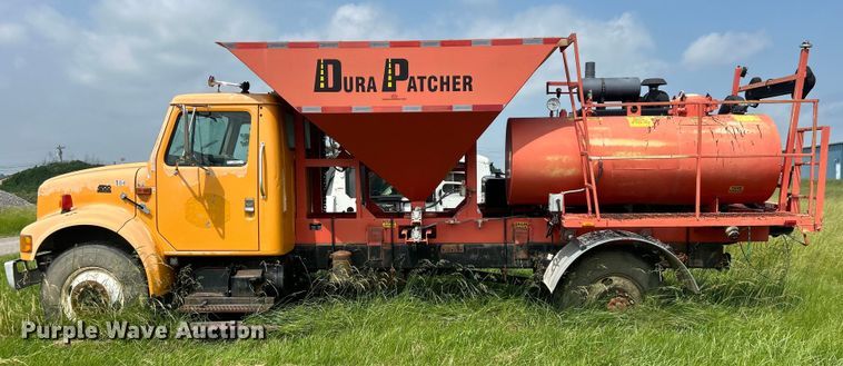 image for item NB9401 1998 International  4700 pothole patcher truck