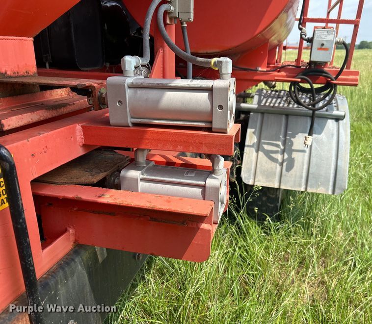 image for item NB9401 1998 International  4700 pothole patcher truck