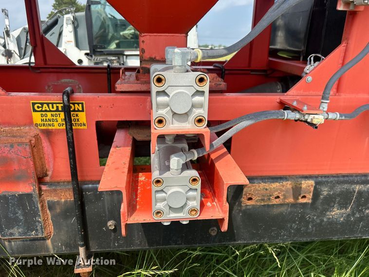 image for item NB9401 1998 International  4700 pothole patcher truck