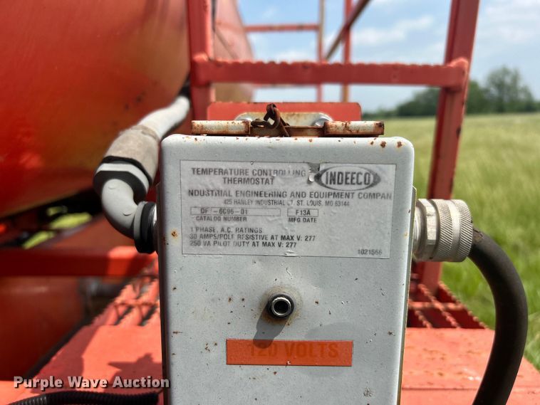 image for item NB9401 1998 International  4700 pothole patcher truck