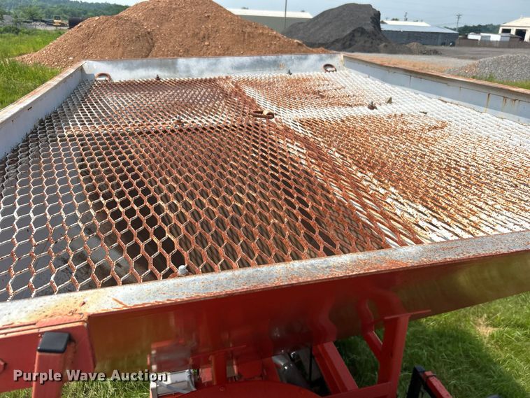 image for item NB9401 1998 International  4700 pothole patcher truck