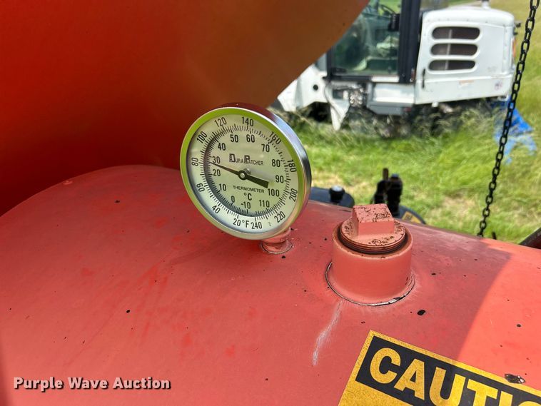 image for item NB9401 1998 International  4700 pothole patcher truck