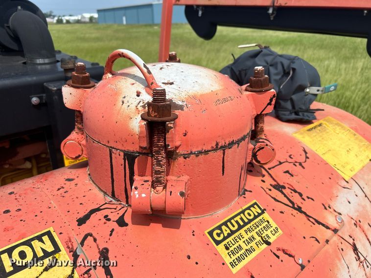 image for item NB9401 1998 International  4700 pothole patcher truck