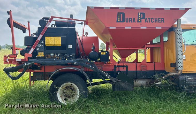 image for item NB9401 1998 International  4700 pothole patcher truck