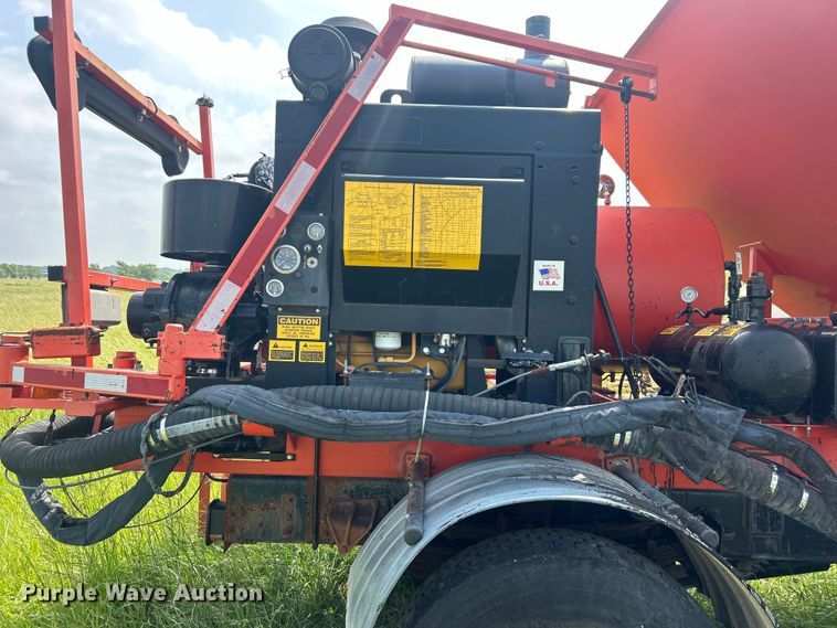 image for item NB9401 1998 International  4700 pothole patcher truck