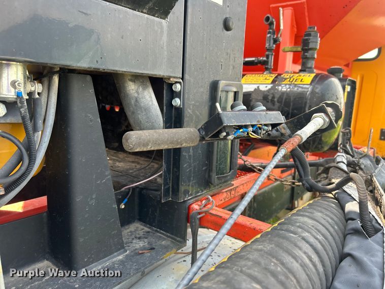 image for item NB9401 1998 International  4700 pothole patcher truck