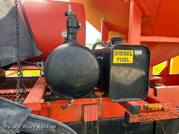 image for item NB9401 1998 International  4700 pothole patcher truck