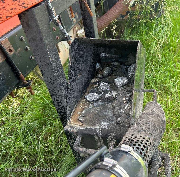 image for item NB9401 1998 International  4700 pothole patcher truck