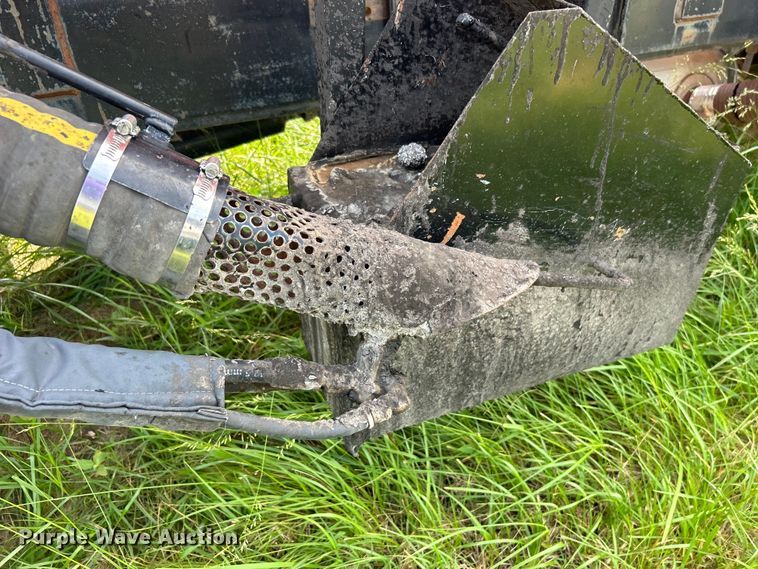 image for item NB9401 1998 International  4700 pothole patcher truck