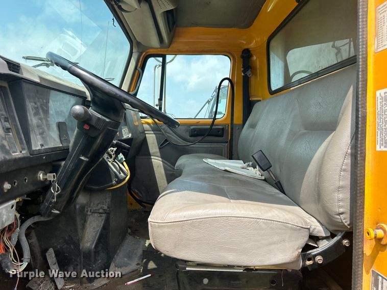 image for item NB9401 1998 International  4700 pothole patcher truck