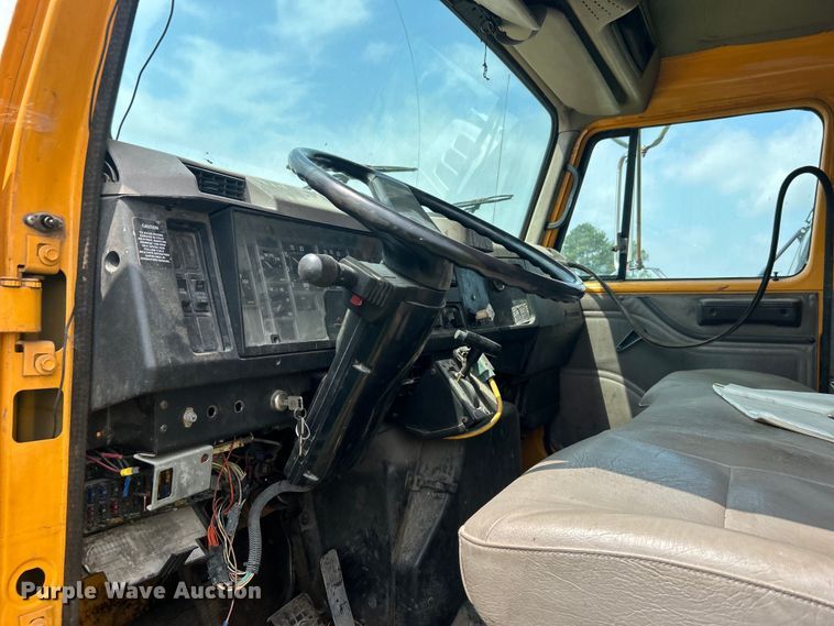 image for item NB9401 1998 International  4700 pothole patcher truck