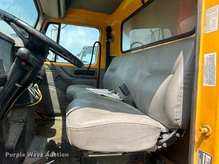 image for item NB9401 1998 International  4700 pothole patcher truck