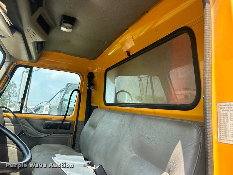 image for item NB9401 1998 International  4700 pothole patcher truck