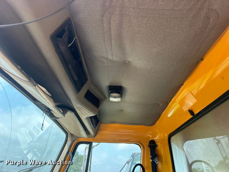 image for item NB9401 1998 International  4700 pothole patcher truck