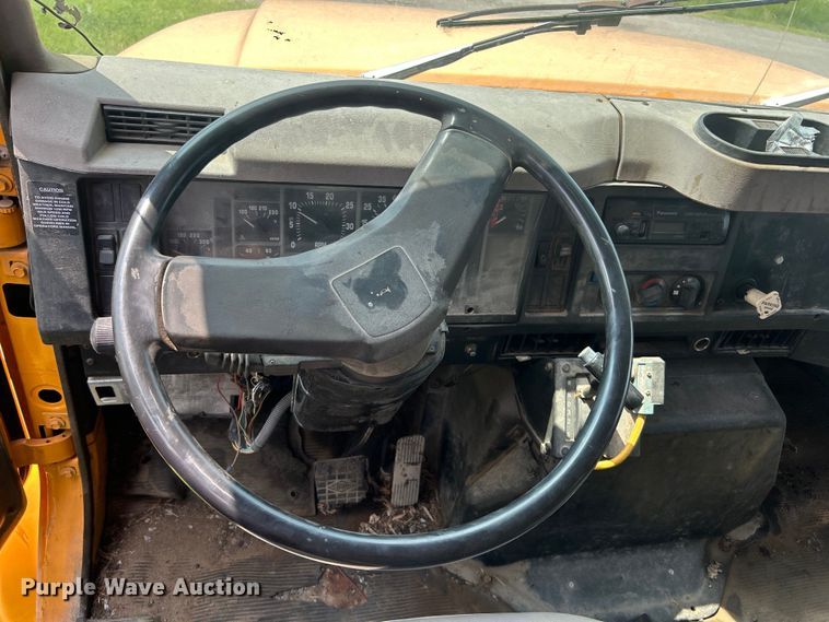 image for item NB9401 1998 International  4700 pothole patcher truck