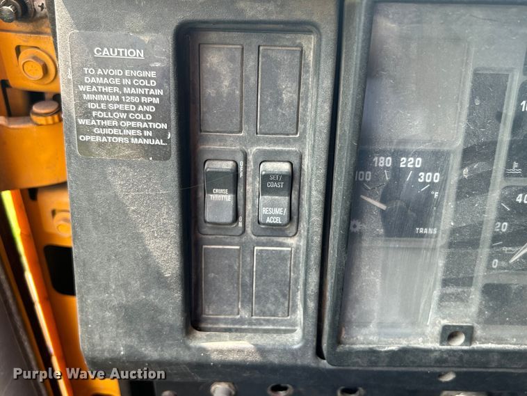 image for item NB9401 1998 International  4700 pothole patcher truck