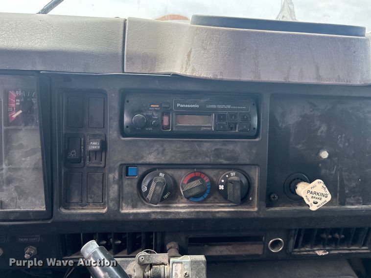 image for item NB9401 1998 International  4700 pothole patcher truck