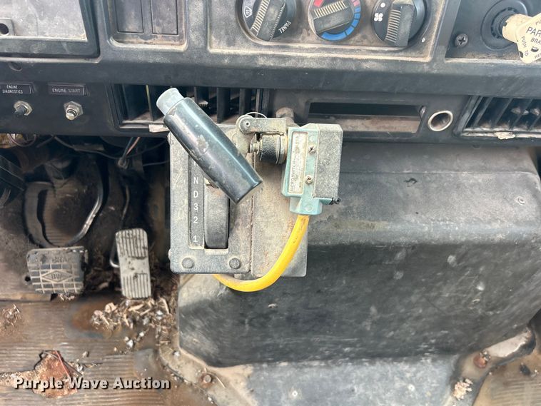 image for item NB9401 1998 International  4700 pothole patcher truck