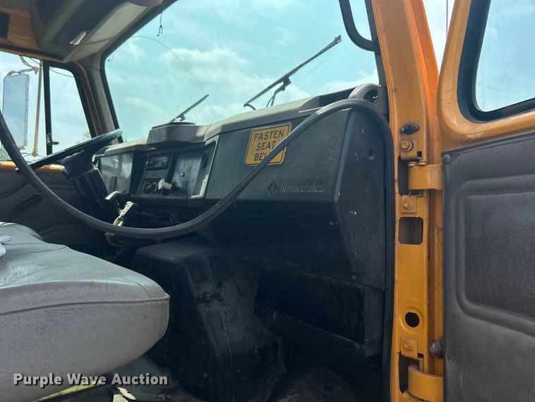 image for item NB9401 1998 International  4700 pothole patcher truck